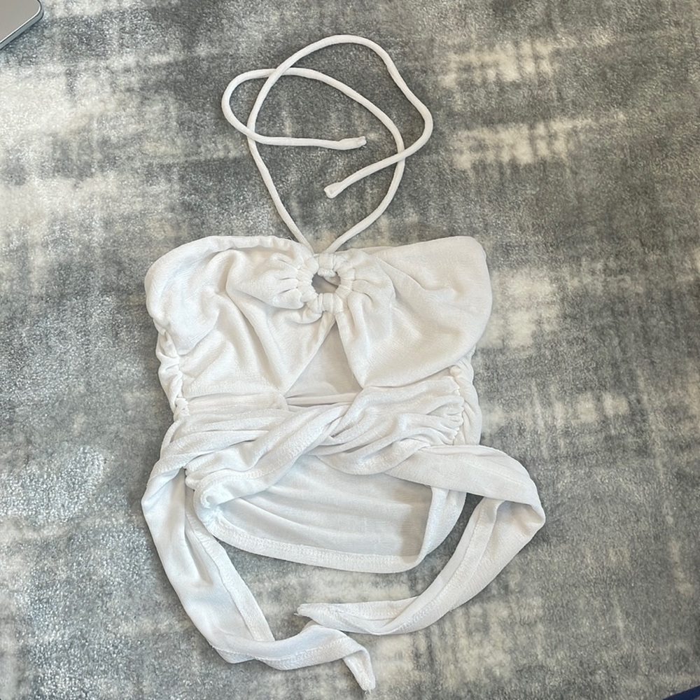 Lariella ring detail crop top white